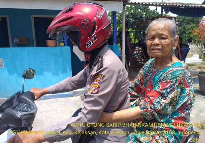 Polwan Polsek Utbar, Sigap Jemput Lansia Vaksin Gunakan Sepeda Motor