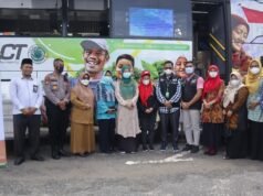 Sebanyak 1.300 Paket Makanan Dimasak Dibagikan Dari Dapurnya FOODBUS Untuk Rohil dan Dumai
