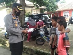 Tekan Penyebaran Covid 19, Polres Purwakarta Bagikan Masker