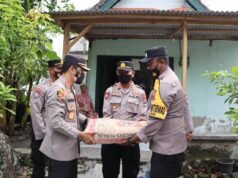 Bhabinkamtibmas Polresta Mojokerto Bedah Rumah Mbah Siti Badriah Terbuat dari Tirai Bambu