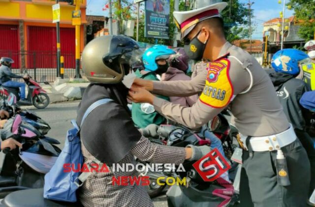 Dalam Rangka Ops Zebra Semeru 2021, AKP Aristianto Turun Langsung Ke Jalan Raya