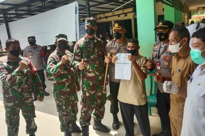 Dandim Bersama Kapolres Tinjau Pelaksanaan Vaksinasi di Puskesmas Kecamatan Simpang Keuramat