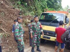 Danramil 10/Lolowau Bersama Babinsa Melaksanakan Evakuasi Jalan Longsor di Desa Hilikara Nias Selatan