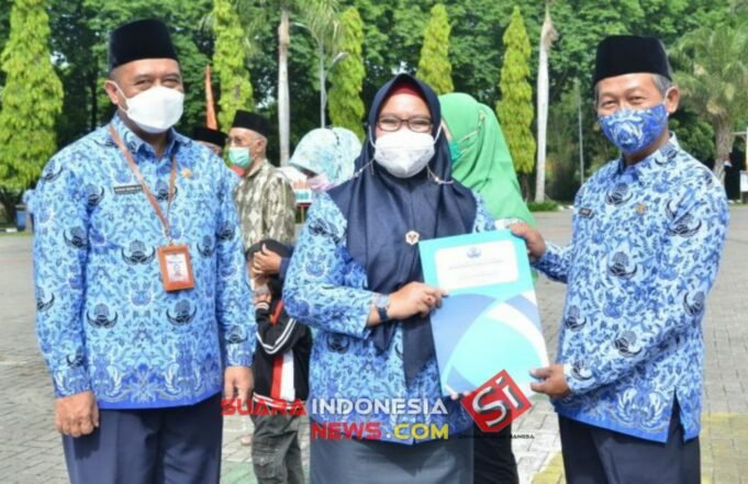Diperingati Dalam Satu Upacara, Wabub Gresik : Tetap Jaga Kebersamaan dan Kekompakan Sebagai Anggota KORPRI, PGRI, dan Tenaga Kesehatan