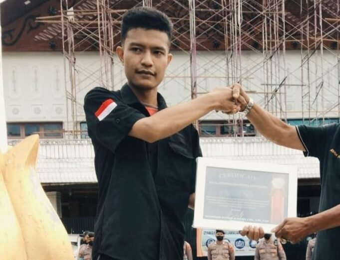 Gencar Mengkritik, Angkatan Pemuda Peduli Aceh Terima Penghargaan di DPR Aceh