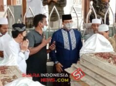 Gubernur DKI Jakarta Anies Baswedan Ziarah ke Makam Syekh Maulana Malik Ibrahim