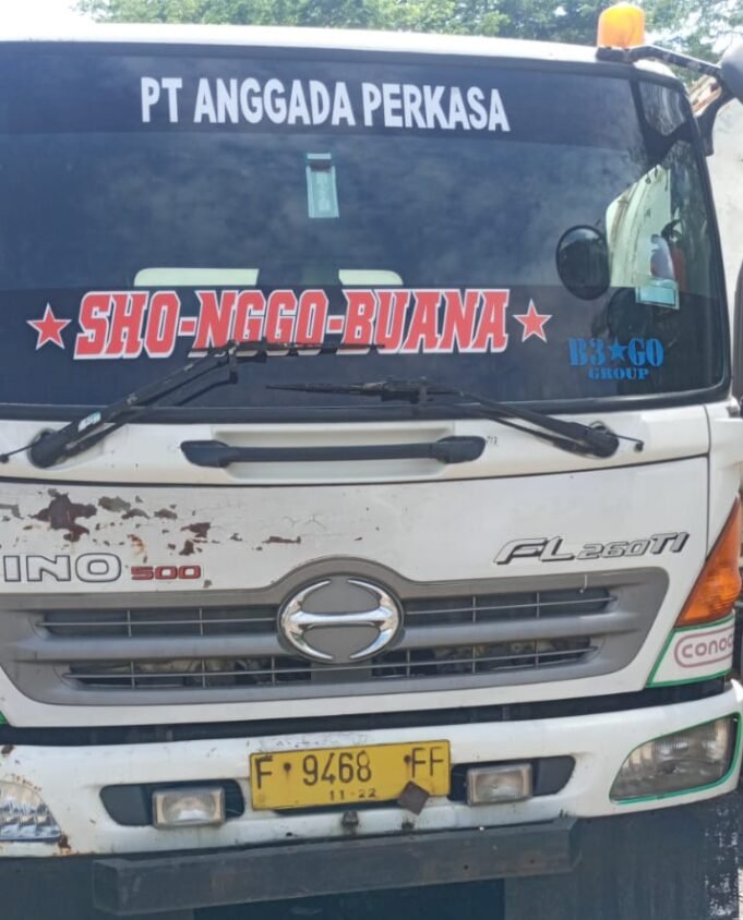 Sepi Orderan Jasa Angkutan Barang PT. Anggada Perkasa, Nyawa Pengemudinya Jadi Taruhan di Jalan Akibat Ban Gundul