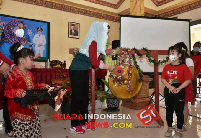 Ketua TP PKK Trenggalek Launching Putri Lintas Selatan