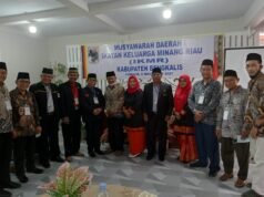 Ketua Umum IKMR Provinsi Riau, Melantik Pengurus IKMR Bathin Solapan