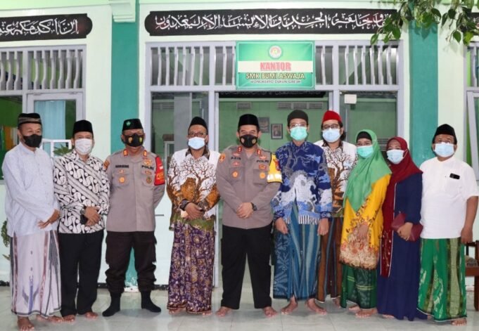 Kunjungan Kapolres Gresik ke Haul Keluarga PP Bumi Aswaja ke 11 dan Maulid Nabi Muhammad SAW