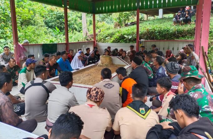 Menembus Hutan Belantara, Prajurit Kodim 0103/Aceh Utara Peringati Hari Pahlawan di Makam Cut Meutia