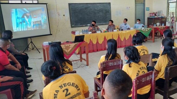 Satlantas Polres Nias Sosialisasi Prokes dan Tertib Berlalulintas Kepada Siswa-siswi SMA Negeri 2 Gunungsitoli