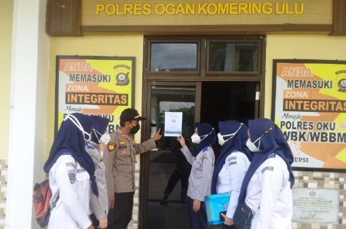 Tekan Penyebaran Covid-19, Polres OKU Wajibkan Scan Barcode Aplikasi Peduli Lindungi