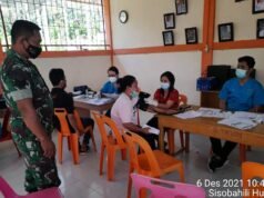 Babinsa Koramil 10/Lolowau Melaksanakan Kegiatan Monitoring Pelaksanaaan Vaksinasi Covid-19 di Desa Nituwuboho