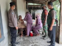 Door to Door Anggota Koramil Sertu Lilik Mudji Bersama Tim Vaksin Masyarakat