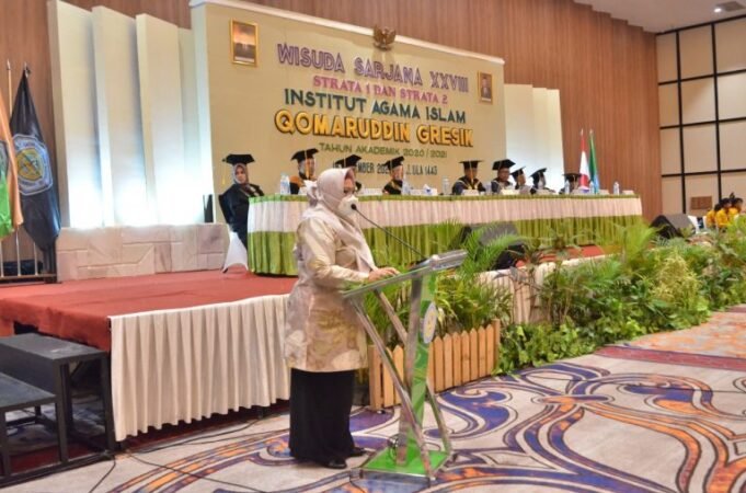 Hadiri Wisuda Qomaruddin, Wabup Gresik : Pemerintahan Berkomitmen Support Pendidikan Perguruan Tinggi