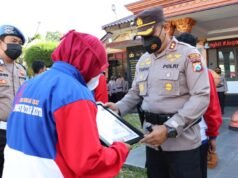 Kapolres Blitar Kota Beri Penghargaan Delapan Atlet Pencak Silat “Piala Kapolda Jatim”