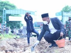 Bupati Gresik Lakukan Peletakan Batu Pertama Pembangunan Masjid Kampus Universitas Qomaruddin