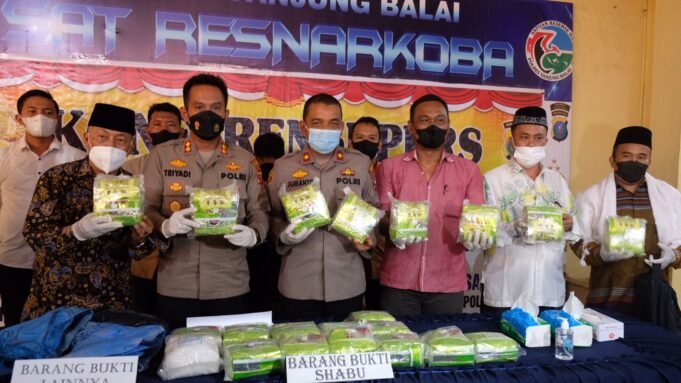 Jualan Sabu Sama Polisi Ipul Gol, Sabu 21 Kg Diamankan !, Ini Kata Kapolres Saat Pemaparan Pengungkapan Kasusnya