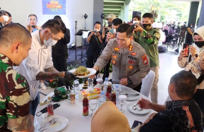 Kapolres Gresik Cicipi Bandeng Gresik olahan Chef Juna