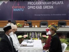 Kapolres Gresik Hadiri DPRD Mantu, Belasan Pasangan Nikah di Gedung DPRD