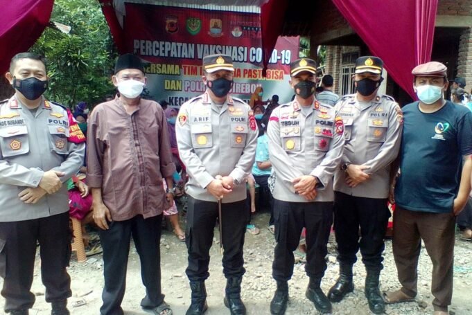 Kapolresta Cirebon Sambangi Giat Percepatan Vaksinasi di Desa Wangunharja