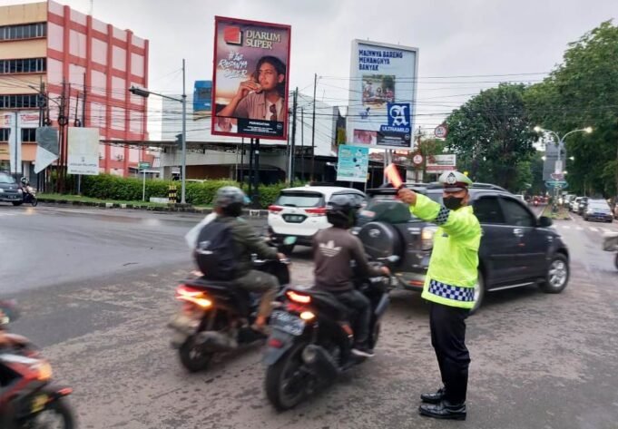 Kasat Lantas Polres Ciko, Turun Untuk Rekayasa Lantas Atasi Kepadatan Kendaraan