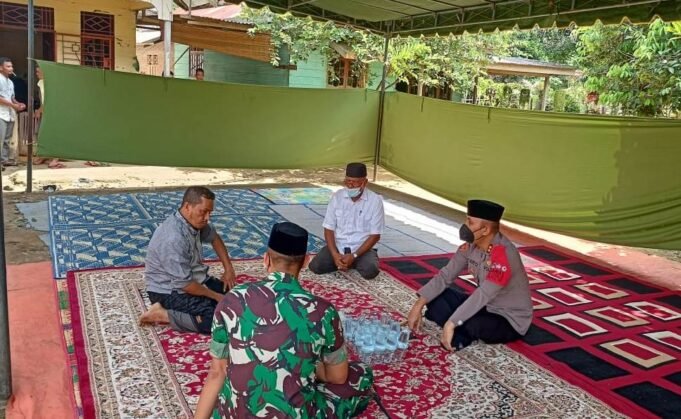 Mertua Ketua DPRK Aceh Utara Tutup Usia, Kapolres Lhokseumawe Melayat ke Rumah Duka