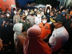 Polda Jatim Kerahkan Pasukan dari Berbagai Unsur Bantu Korban Erupsi Semeru