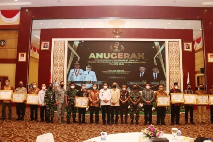 Polda Kepulauan Riau Menerima Anugerah Keterbukaan Informasi Publik Tahun 2021