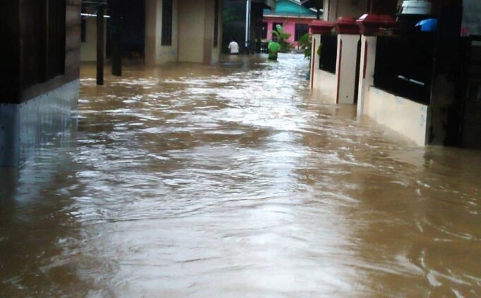 Ratusan Rumah Warga di Desa Mudik dan Kelurahan Pasar di Sepanjang Sungai Nou Kota Gunungsitoli Terendam Banjir
