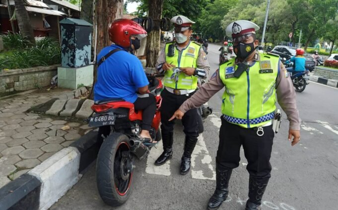 Satlantas Polres Gresik Amankan Belasan Kendaraan Bermotor Pakai Knalpot Borong