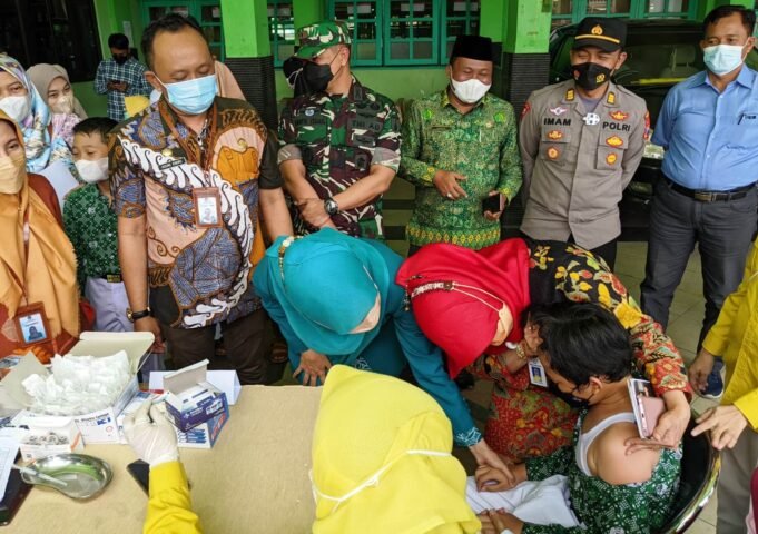 Serentak Vaksinasi Untuk Anak Usia 6 – 11 Tahun Hari Ini di Kabupaten Gresik