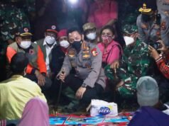 Tinjau Lokasi Pengungsian di Lapangan Sumber Wuluh Lumajang, Kapolri : Kita Lihat Kesiapan Satgas dan Tim DVI