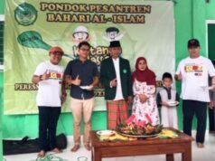 Wujud Syukur dan Kepedulian Ponpes Bahari Al-Islam Tuba Bersama PPNI Tuba Lakukan Bhakti Sosial