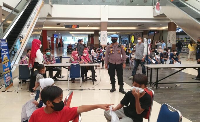 Antusias Anak-anak Cukup Bagus Dalam Vaksinasi Merdeka di Polres Cirebon Kota