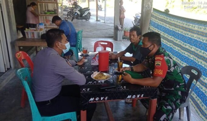Babinsa Koramil 10/Lolowau Kodim 0213 Nias, Melaksanakan Komsos Kepada Masyarakat Oloyama Kecamatan Huruna