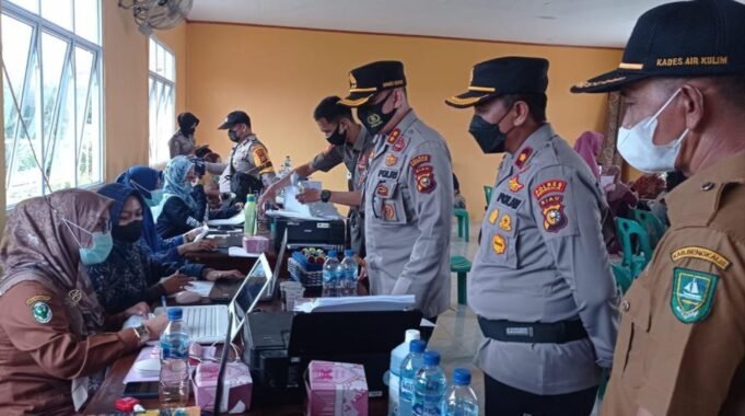 Kapolres Bengkalis Tinjau Pelaksanaan Vaksinasi Lansia di Desa Air Kulim