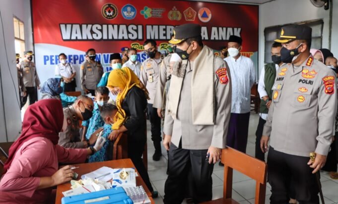 Wakapolda Jabar Tinjau Vaksinasi Merdeka Anak 6-11 Tahun di Ponpes Gedongan