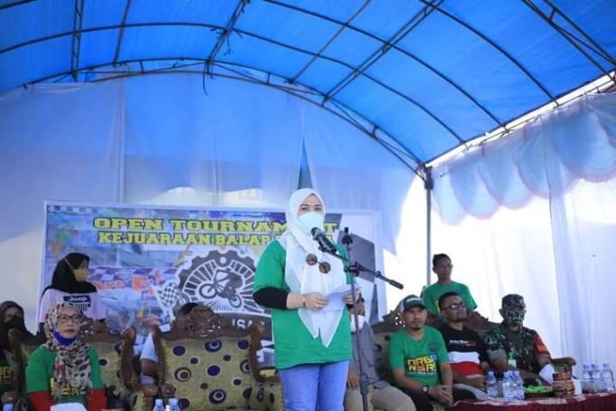 Ibu Bupati Halsel, Resmi Membuka Turnamen Organsas Bike Race Cup IV 2022
