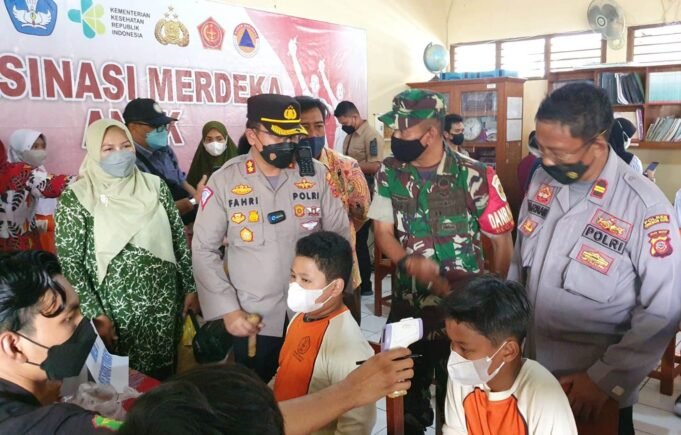 Kapolres Cirebon Kota, Meninjau Vaksinasi Anak di SD Negeri Karyamulya 1 Kota Cirebon
