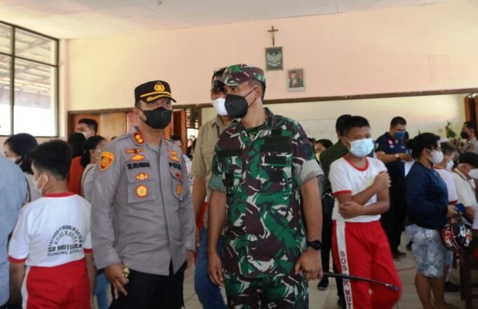 Kapolres Nias Bersama Dandim 0213/Nias dan Wakil Wali Kota Gunungsitoli, Tinjau Pelaksanaan Vaksinasi Anak
