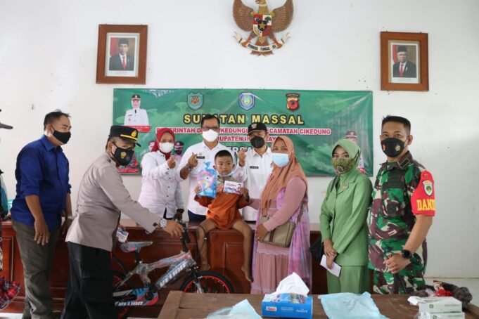 Kodim 0616/Indramayu Gelar Sunat Massal & Vaksinasi Anak
