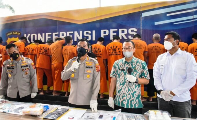 Satnarkoba Polresta Cirebon Ungkap 13 Kasus dan Amankan 17 Tersangka