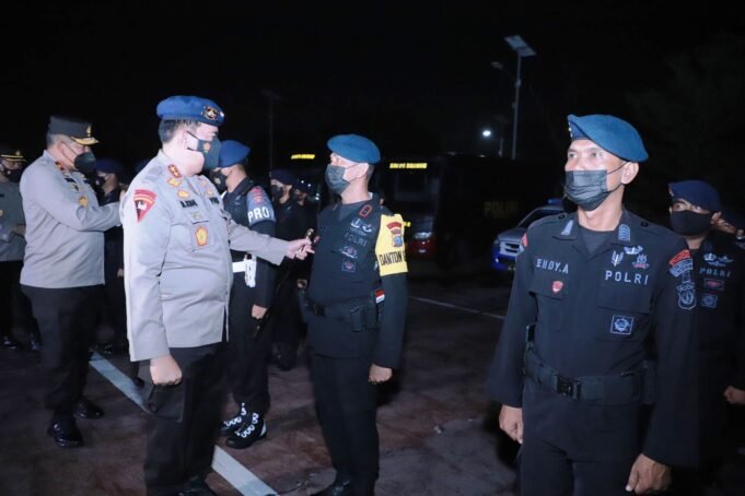 Sebanyak 105 Personel Brimob Polda Riau BKO ke Papua, Kapolda : Tetap Disiplin dan Humanis