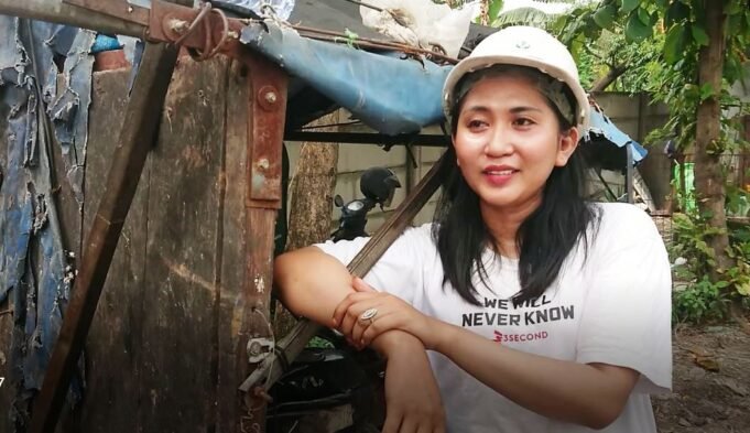 Viral ! Janda Cantik 3 Anak, Rela Jadi Pengangkut Sampah Demi Kebutuhan Sehari-hari