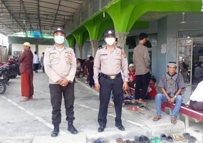 Ciptakan Kenyamanan Saat Beribadah, Personil Polres Tanjungbalai Lakukan Pengamanan Sholat Jum’at