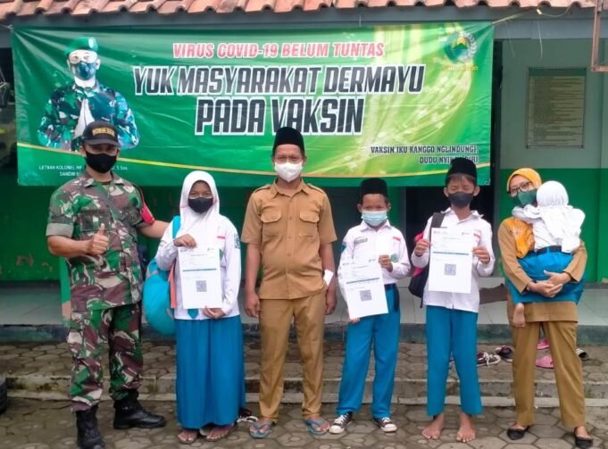 Kodim 0616 Indramayu Bekerjasama Dengan Nakes Vaksinasi Siswa SMK