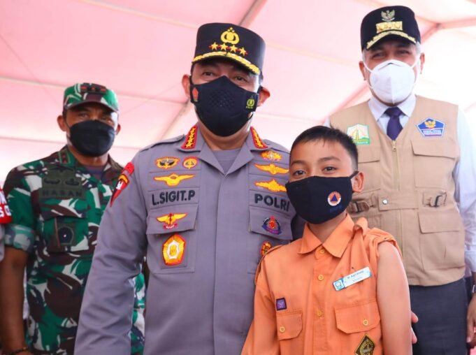 Tinjau Vaksinasi di Aceh, Kapolri Minta Forkopimda Lakukan Upaya Maksimal Cegah Peningkatan Positivity Rate