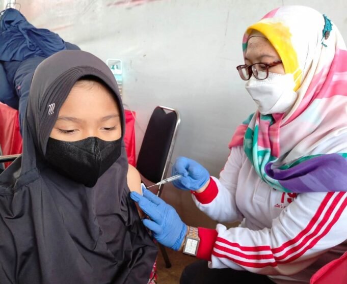 Upaya Lindungi Masyarakat dari Paparan Covid-19, Polres Purwakarta Gencar Lakukan Vaksinasi